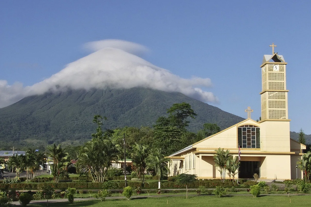 Private transfer to La Fortuna & Arenal Volcano, Costa Rica